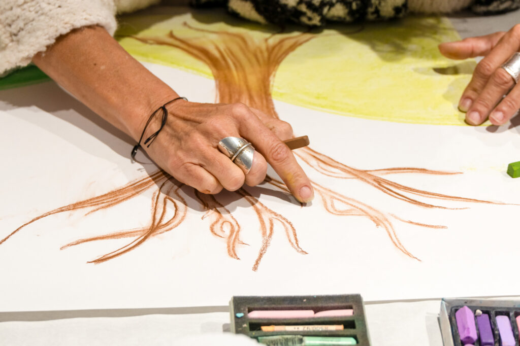 Art-thérapie évolutive-dessin-atelier collectif-femmes-arbre de vie